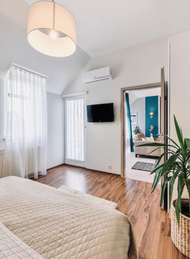 Monarchia Apartman Grand Мошонмадяровар Екстер'єр фото