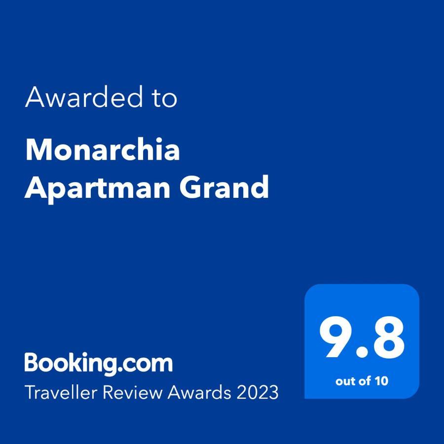 Monarchia Apartman Grand Мошонмадяровар Екстер'єр фото